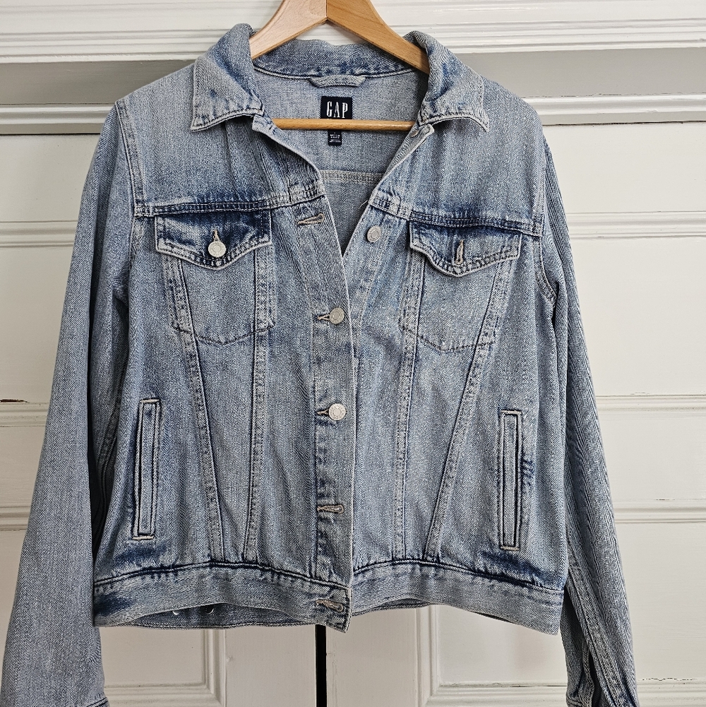 GAP Women's Light Blue Denim Jacket